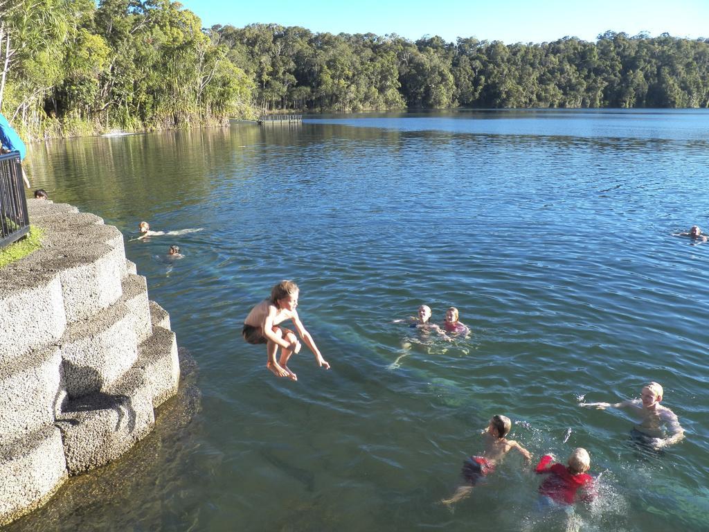 Lake Eacham Tourist Park & Cabins Buitenkant foto