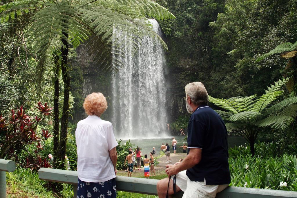 Lake Eacham Tourist Park & Cabins Buitenkant foto