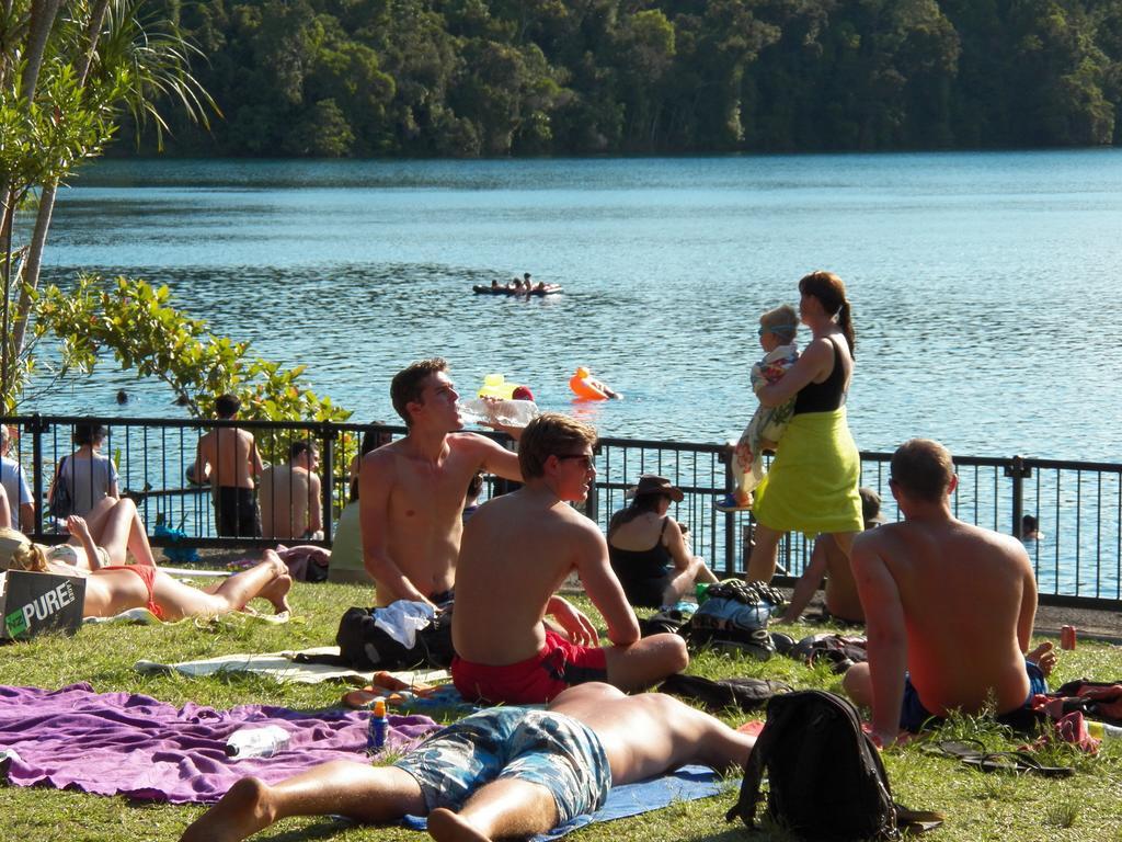 Lake Eacham Tourist Park & Cabins Buitenkant foto