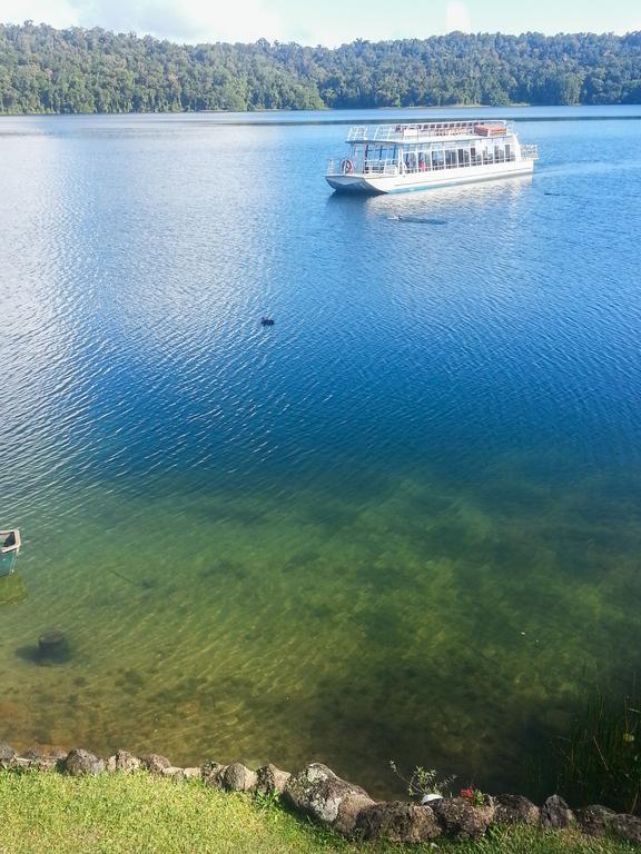 Lake Eacham Tourist Park & Cabins Buitenkant foto