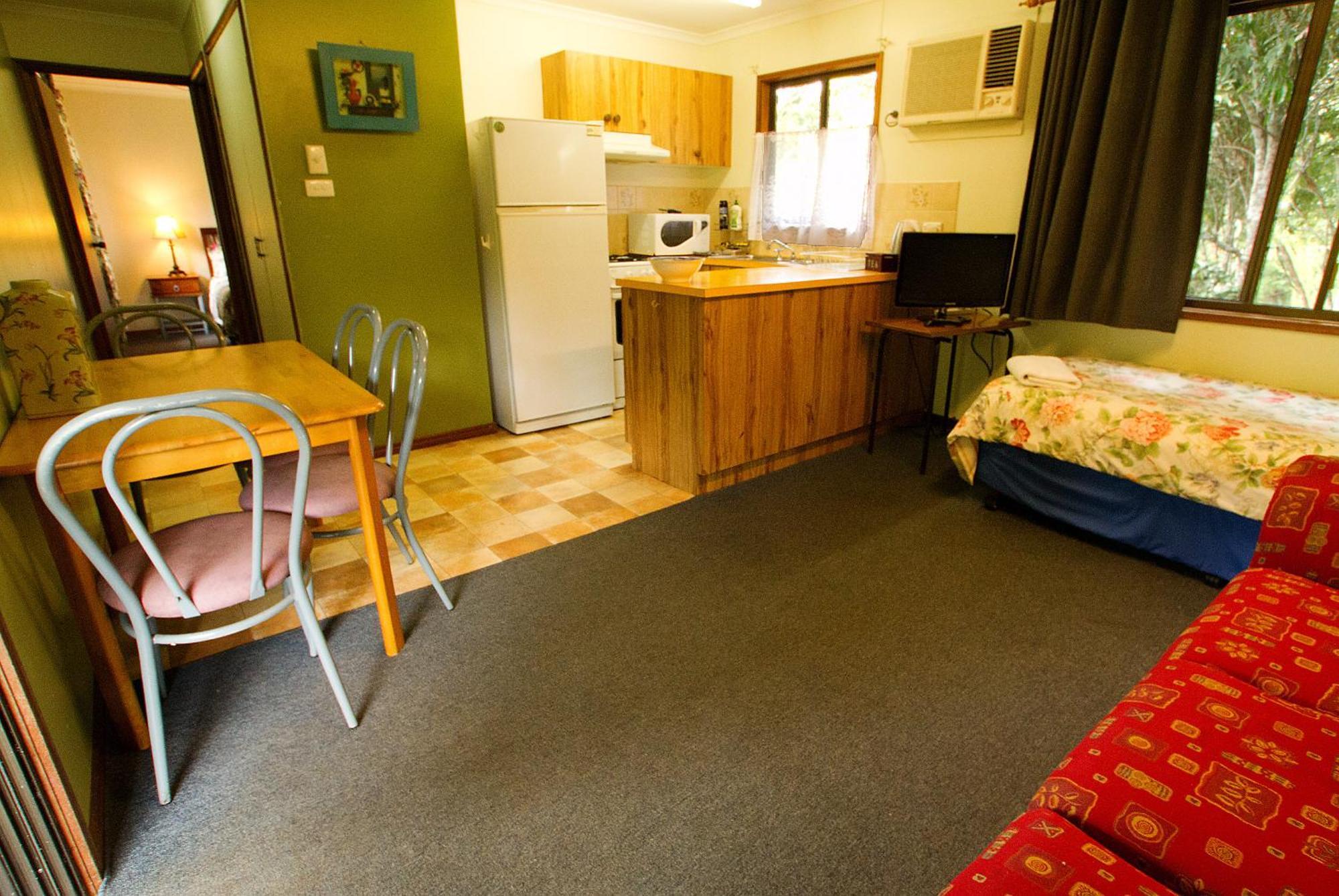 Lake Eacham Tourist Park & Cabins Kamer foto