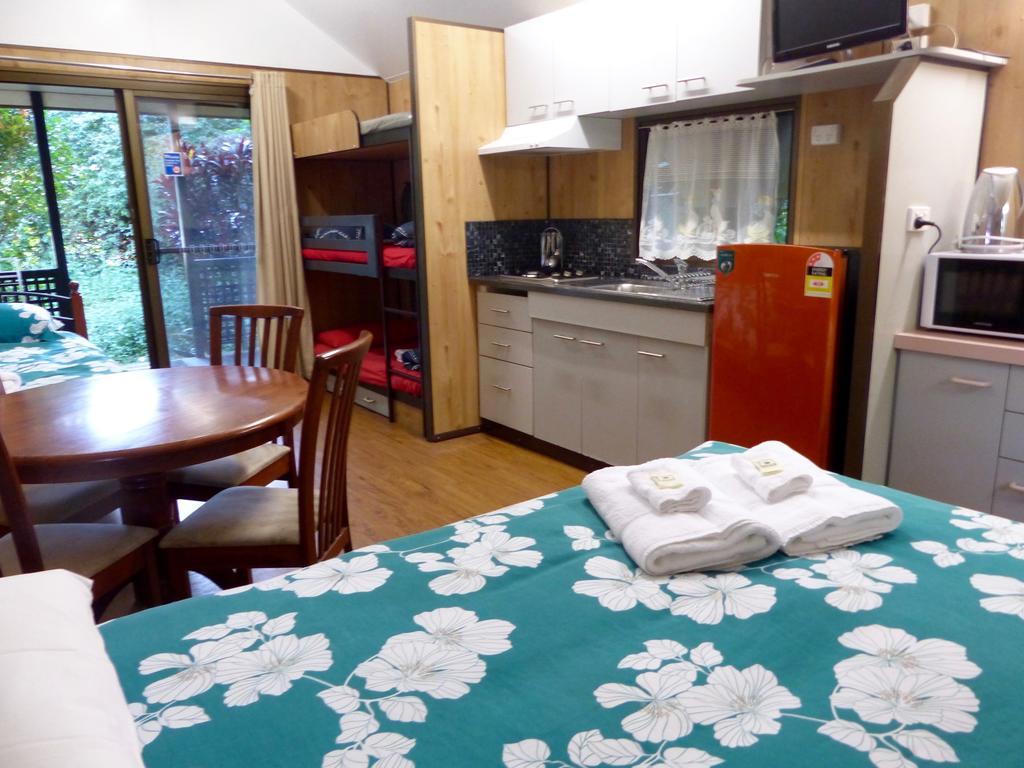 Lake Eacham Tourist Park & Cabins Buitenkant foto