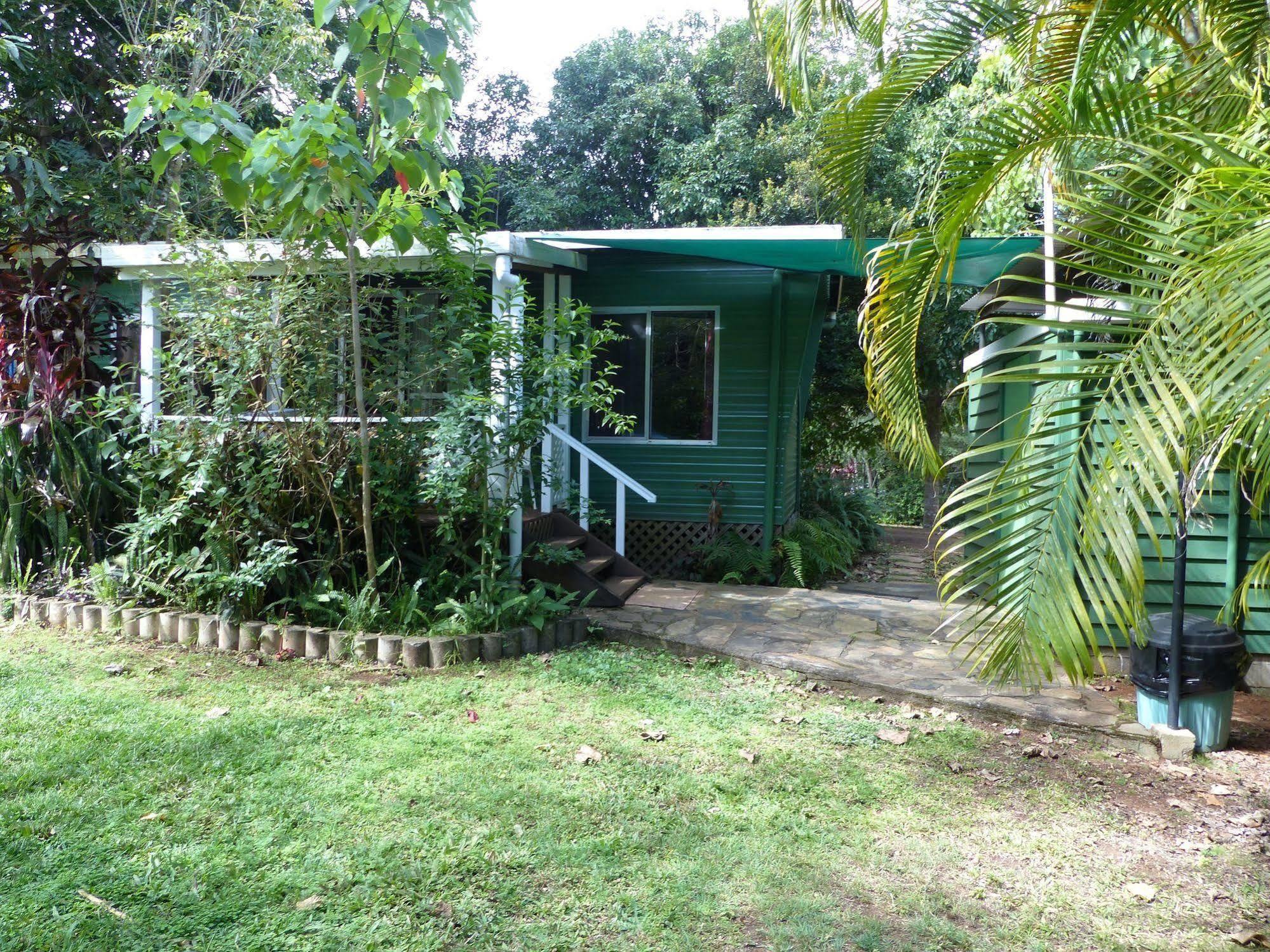 Lake Eacham Tourist Park & Cabins Buitenkant foto