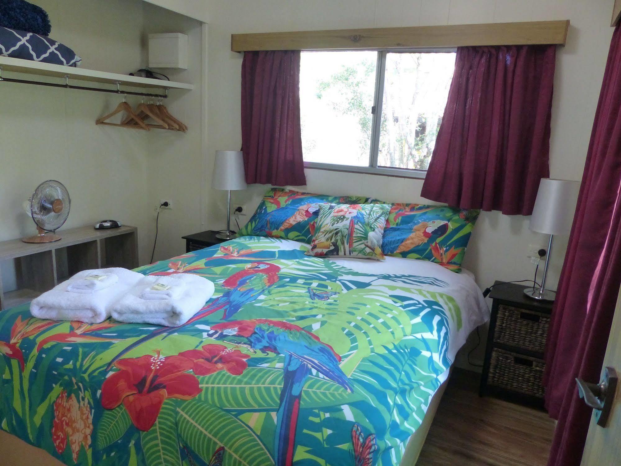 Lake Eacham Tourist Park & Cabins Buitenkant foto
