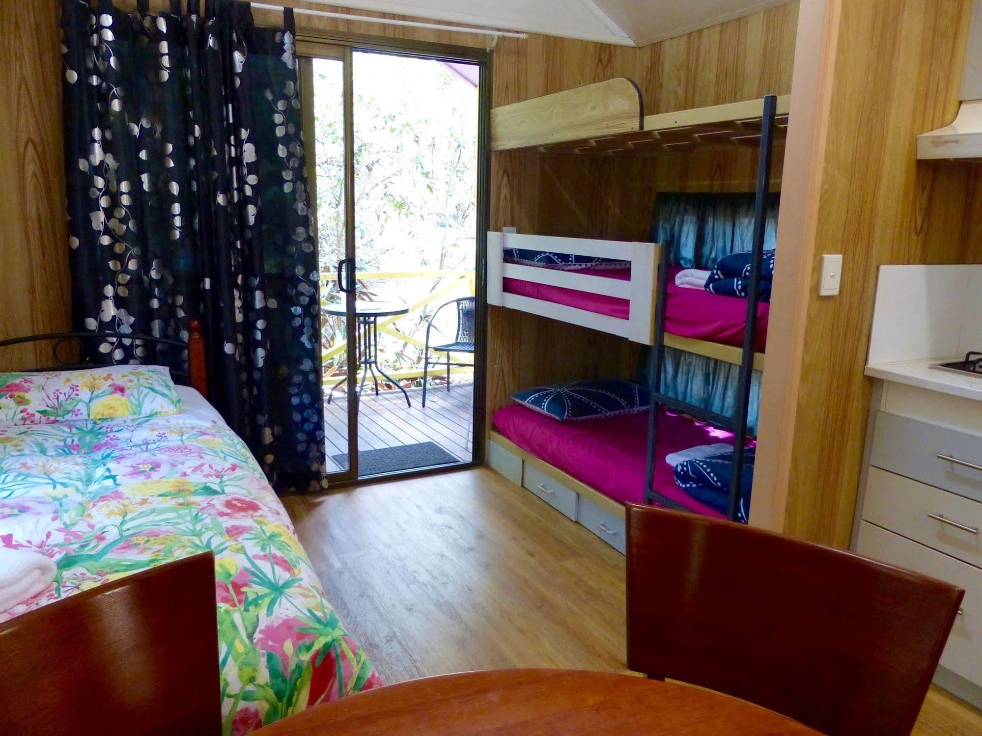 Lake Eacham Tourist Park & Cabins Buitenkant foto